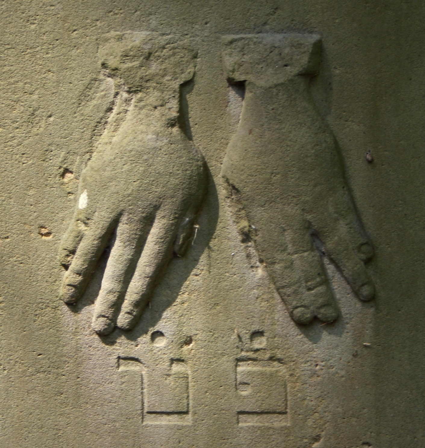 Bild vergr&ouml;&szlig;ern: Jüdischer Friedhof Hände