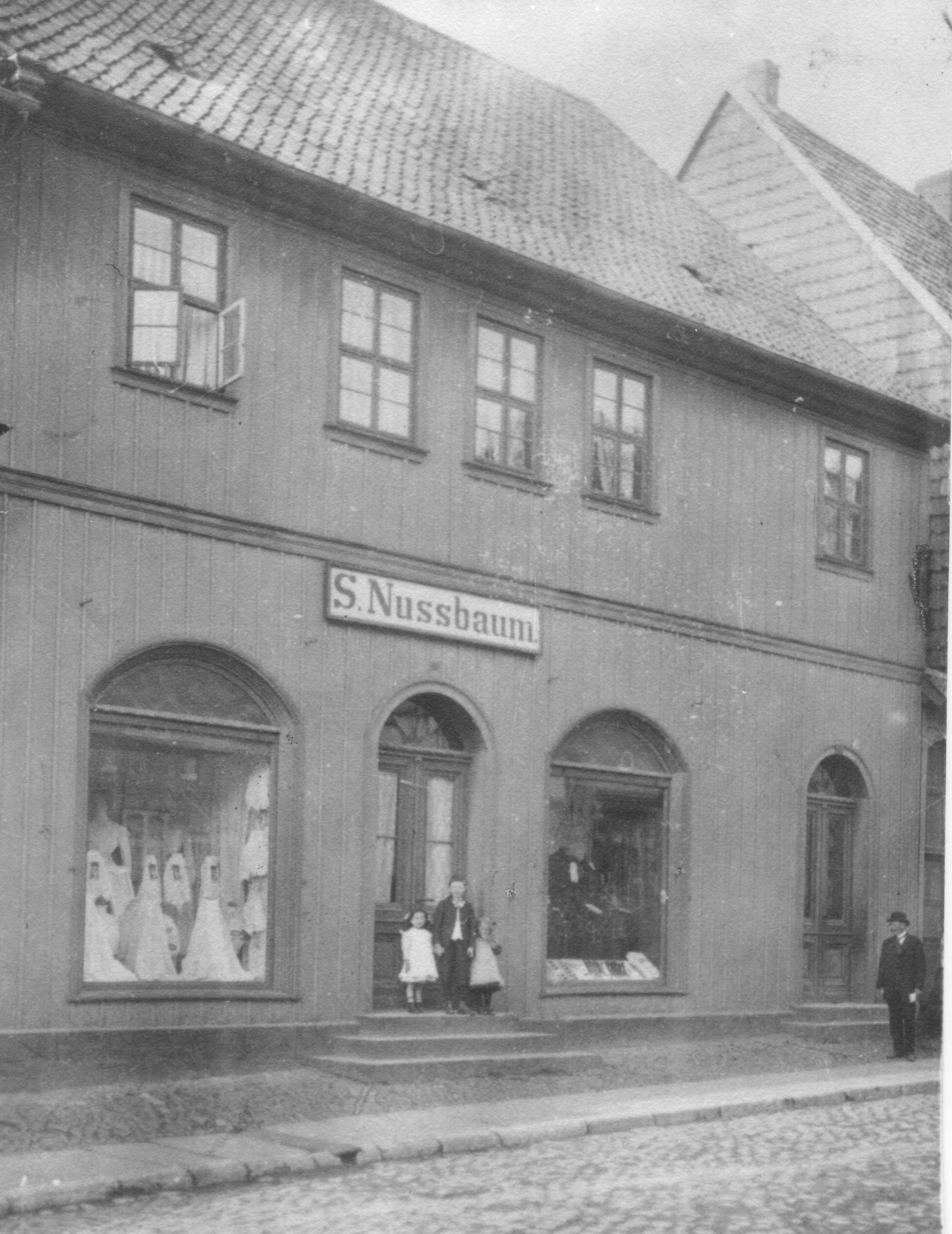 Bild vergr&ouml;&szlig;ern: Geschäftshaus Nussbaum